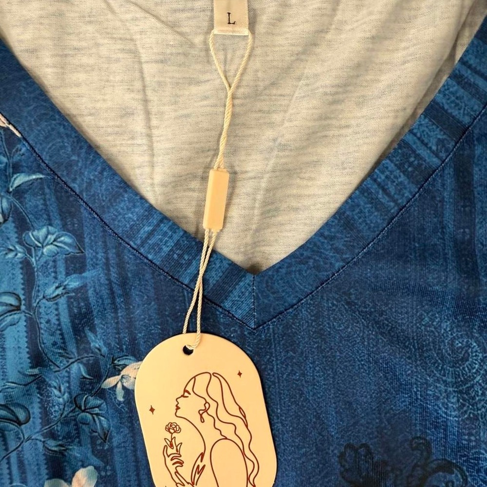 Women's Blue Floral V-Neck Long Sleeve Top - Picture 2 of 5